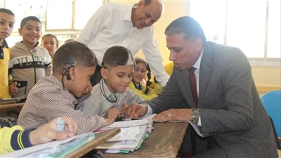 مدير تعليم الجيزة يؤكد دعم الطلاب ضعاف التحصيل وتكثيف الأنشطة المدرسية لتنمية المهارات