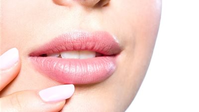 علاج تشقق الشفاه بالمواد الطبيعية، ونتائجه سريعة
