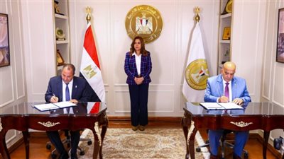 وزيرة التنمية المحلية تشهد توقيع عقد تقديم خدمات الجمع ونظافة الشوارع بأحياء بورسعيد