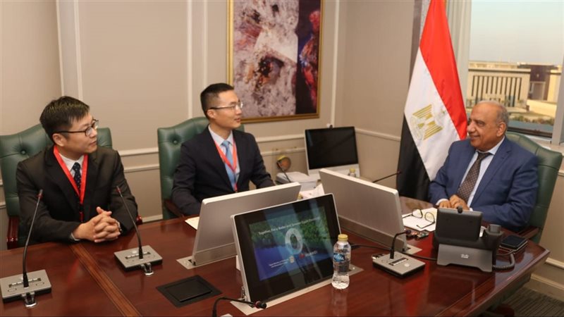 اجتماع وزير الكهرباء