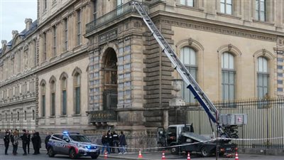 المدعي العام في باريس يعلن اعتقال 5 حالات جديدة في واقعة سرقة متحف اللوفر 