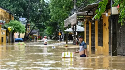 ارتفاع عدد ضحايا فيضانات فيتنام إلى 90 قتيلا و12 مفقودا