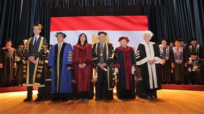 الجامعة البريطانية تمنح الدكتوراه الفخرية لـ يسرية لوزا ساويرس وتكرم أوائل الدفعات 