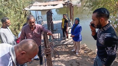 محافظ سوهاج يوقف معدية غير مرخصة يستخدمها الطلاب بالبلينا (صور)