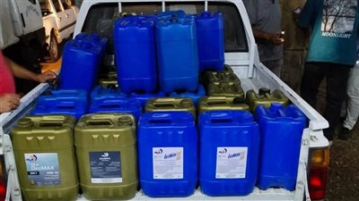 ضبط 718 لتر زيت سيارات مجهول المصدر في حملة تموينية بدمياط