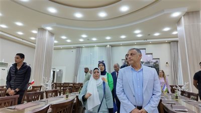 محافظ الإسماعيلية: نسعى لتعميم استخدام الطاقة المتجددة النظيفة بالمنشآت 