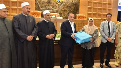 محافظ أسيوط يكرم أسر الشهداء وقدامى المحاربين في يوم الوفاء (صور) 