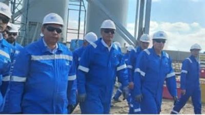 رئيس القابضة للبتروكيماويات يتفقد مشروع مشتقات الميثانول بدمياط 