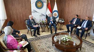 وزير البترول يبحث مع السفير الأسترالي بالقاهرة سبل تعزيز التعاون في قطاع التعدين