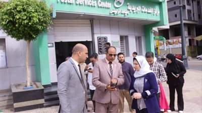 نائب محافظ دمياط تتفقد مركز الخدمات البريدية وتوجه بتركيب مظلات للمواطنين