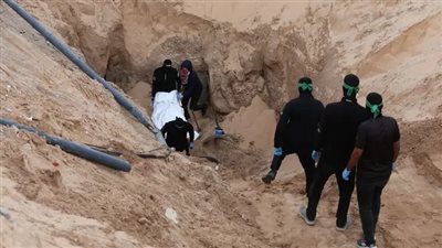 القسام وسرايا القدس تسلمان الصليب الأحمر جثة أسير إسرائيلي