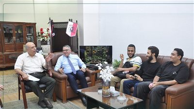 عميد تجارة عين شمس يحذر الطلاب من المراكز الخارجية