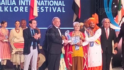 أكرم جلال واللبان وعمارة يكرمون الفرق المشاركة في مهرجان الإسماعيلية للفنون الشعبية (صور) 