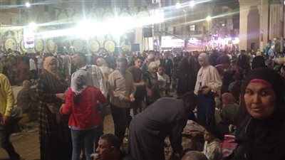 توافد آلاف المواطنين على ساحة المسجد الإبراهيمي للاحتفال بمولد الدسوقي (صور)