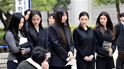 حكم قضائي يجبر New Jeans على الاستمرار في عقود الاحتكار ورد عاجل من الفرقة