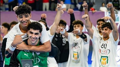 رئيس الاتحاد الإسباني يهنئ خالد فتحي بعد التأهل لنهائي مونديال الناشئين بالمغرب