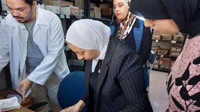 وكيلة الصحة بالإسماعيلية تتابع توفير الأدوية بالوحدات الصحية 