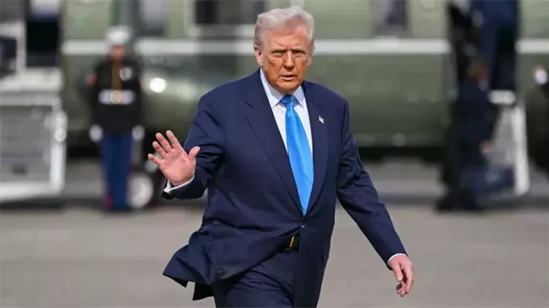 الرئيس الأمريكي دونالد