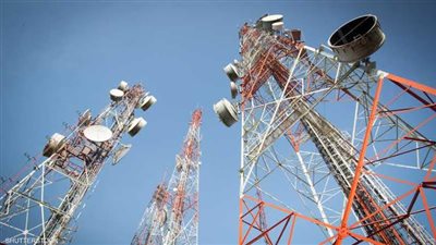 بتكلفة 20 مليون جنيه، تركيب 4 أبراج إتصالات بطريق الخارجة - أبو طرطور بالوادي الجديد 
