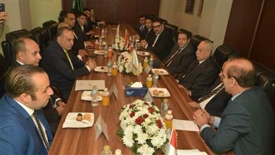 محافظ أسيوط يوقع بروتوكول تعاون مع المحكمة العربية لتدريب 500 شاب وفتاة