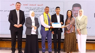 محافظ الإسماعيلية يشيد بتكريم الآباء الملهمين لتنمية المجتمع وتعزيز القيم الأخلاقية النبيلة 