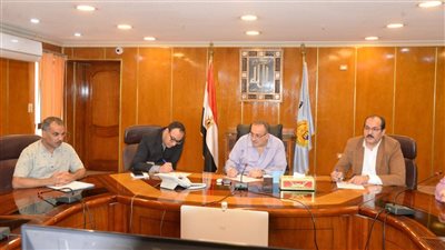 محافظ أسيوط يجري مقابلات لاختيار رؤساء قرى جدد 