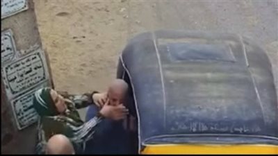 بسبب خلاف على أجرة توك توك، رجل وزوجته يعتديان على مسن داخل مقابر بالدقهلية 