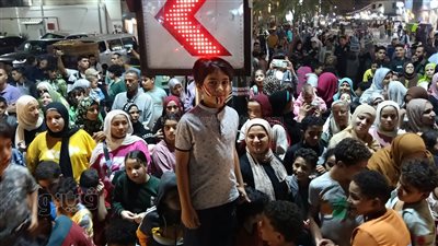 توافد كثيف من أهالي الباجور لمتابعة لحظات افتتاح المتحف المصري الكبير 