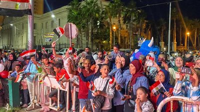 احتفالات كرنفالية بالاأعلام المصرية فى الإسكندرية بافتتاح المتحف المصري الكبير 