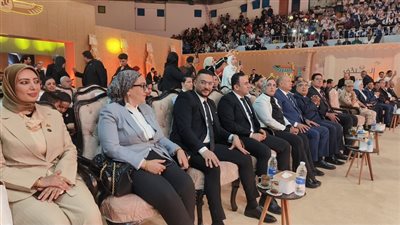 محافظ الدقهلية ورئيس جامعة المنصورة بين أبناء الدقهلية للاحتفال بافتتاح المتحف المصري الكبير (صور) 