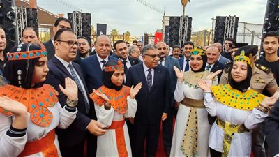 بالزي الفرعوني وشاشات العرض، الدقهلية تحتفل بافتتاح المتحف المصري الكبير