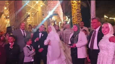 عروسان يتركان حفل زفافهما بالغربية لمتابعة افتتاح المتحف المصري الكبير (فيديو)