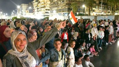 عيون منبهرة وصمت في حرم الجمال، كيف تفاعل أهالي بورسعيد مع حفل افتتاح المتحف المصري الكبير؟ (صور)