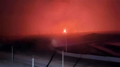 حريق هائل بمصفاة نفط روسية بعد هجوم أوكراني بطائرات مسيرة (فيديو) 