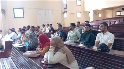 زراعة أسيوط تنظم دورة لتأهيل مطبقي مبيدات الآفات 