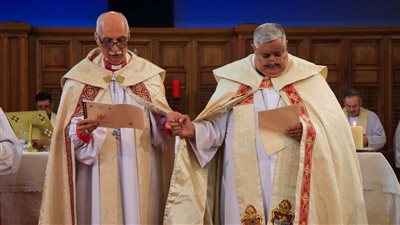 رئيس الأسقفية ينصب هانئ شنودة عميدًا جديدًا لكاتدرائية جميع القديسين
