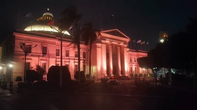 جامعة القاهرة تضيء مبانيها الرئيسية تزامنا مع افتتاح المتحف المصري الكبير