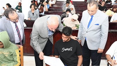 رئيس جامعة القناة يتفقد امتحانات الميدتيرم بالكلية الصينية للتكنولوجيا التطبيقية