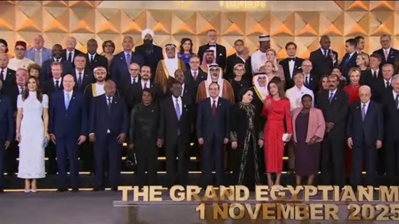 الرئيس السيسي والسيدة
