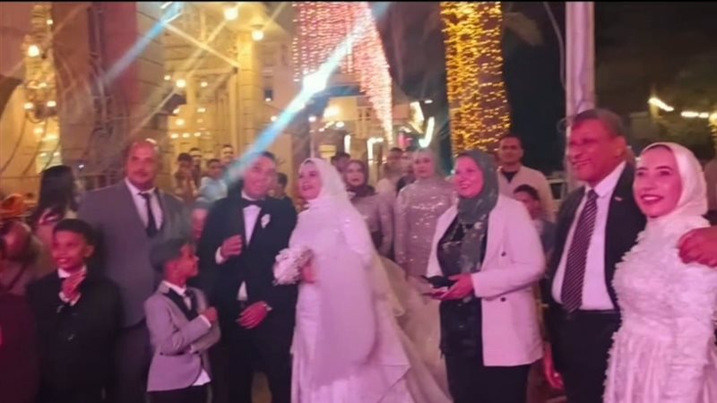 عريس وعروسة يتركان