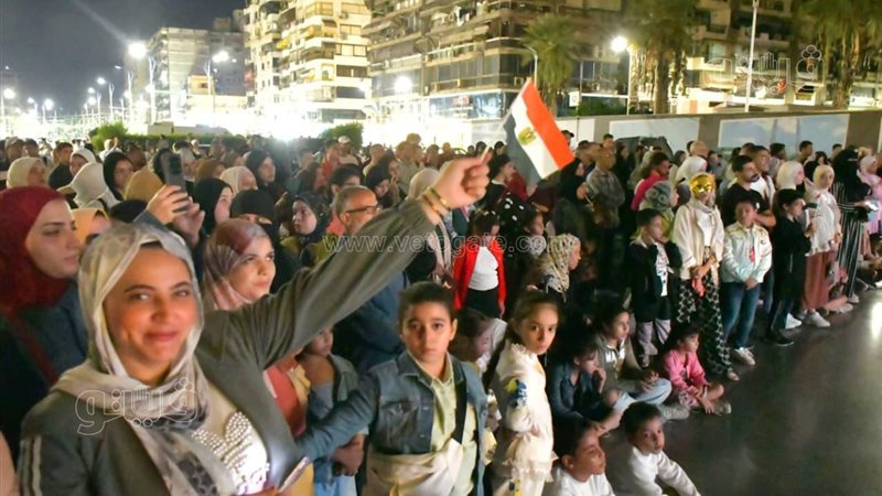 أهالي بورسعيد يتابعون