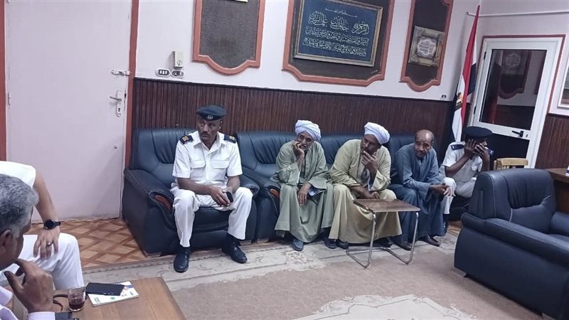 الاجتماع بأهالي نجع