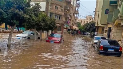 انفجار خط مياه رئيسي أمام محطة قطار زفتى يُغرق الشوارع ويشل الحركة بالمدينة