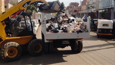 حملة مكبرة لرفع المخلفات بالقنطرة غرب الإسماعيلية (صور)