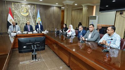 مناقشة بروتوكولات الطوارئ وإدارة النفايات الطبية وتنظيم حملات التبرع بالدم بكفر الشيخ