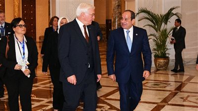 قمة مصرية ألمانية بالقاهرة.. السيسي يؤكد مواصلة تعزيز الشراكة الاستراتيجية في المجالات السياسية والعسكرية والتعاون الاقتصادي والاستثماري.. ويبرز أهمية التركيز على قطاعات التصنيع والطاقة