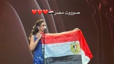 أنغام ترفع علم مصر في حفلها بباريس 