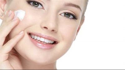 أهمية الكريم المرطب للبشرة وأنواعه وطرق استخدامه