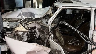 تهشم سيارة ملاكي اصطدمت بكورنيش البحر في الإسكندرية 