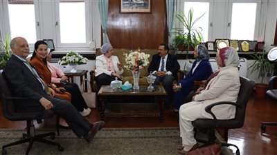  بحث سبل تطوير التعاون الأكاديمي بين جامعتي الإسكندرية وشيكاغو